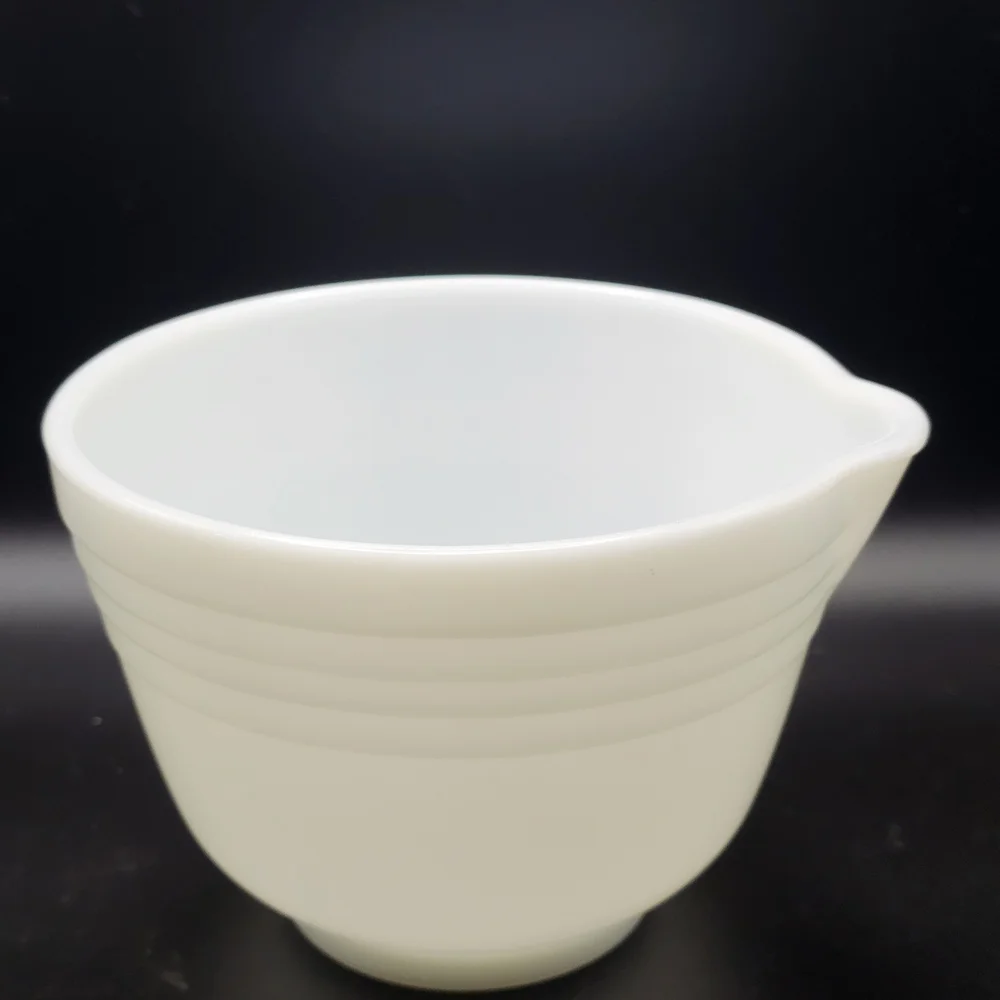 Pyrex Hamilton Beach Milk‎ Glass Ribbed Mixing Bowl w/ Spout Vintage